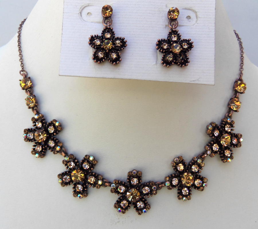 CRYSTAL FLOWERS Necklace & Earring Set – Sunflower Hollow